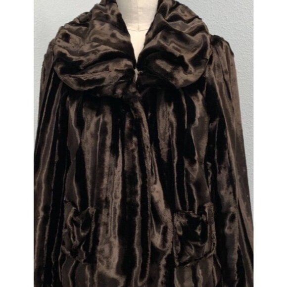 Bern & Mort Jackets & Blazers - Bern & Mort Faux Fur Coat With Large Collar Pockets Luxurious Brown Small Ladies